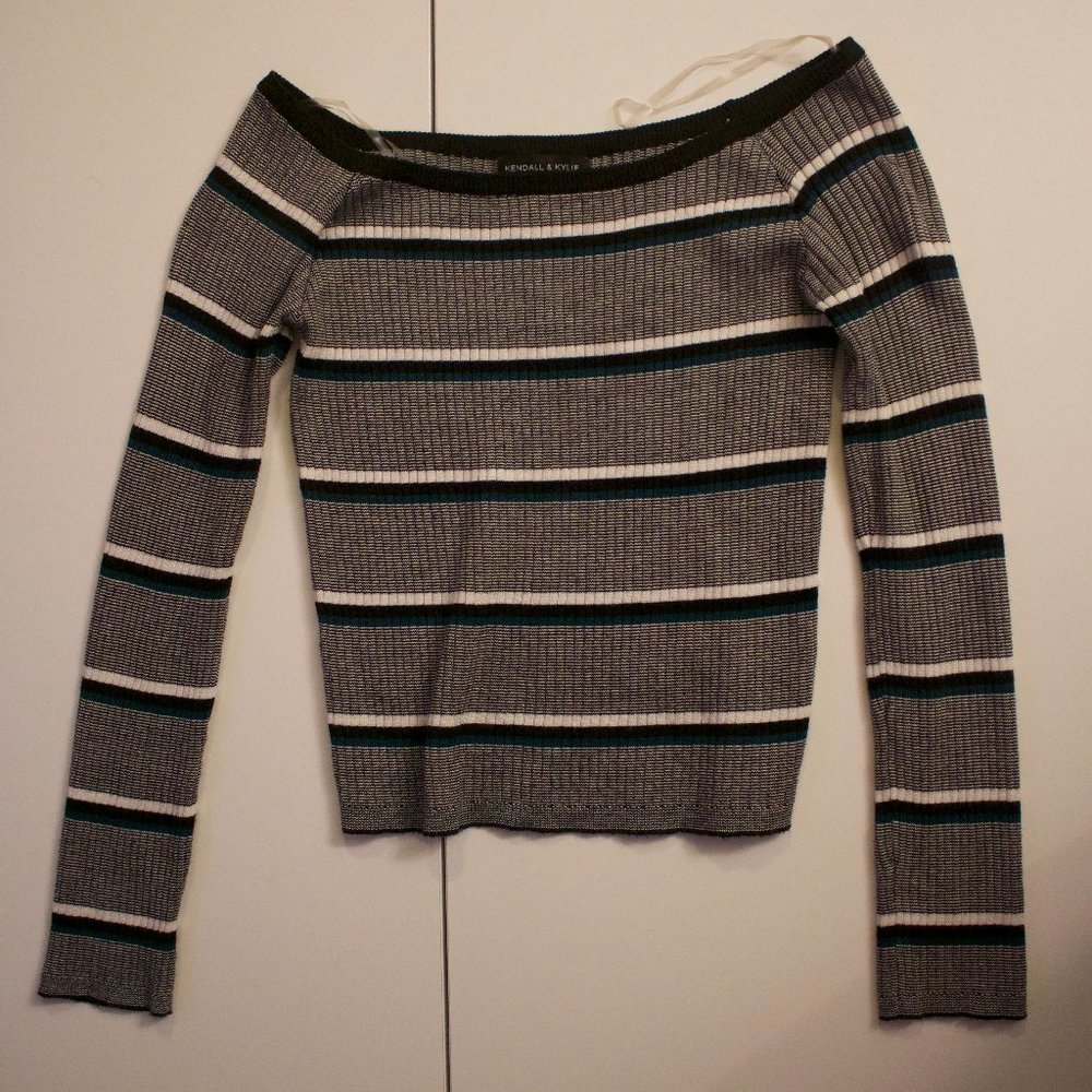 Kendall and Kylie Crop
